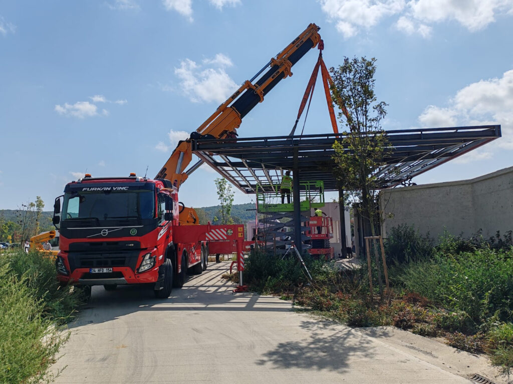 Çekmeköy kiralık vinç hizmetleri, İstanbul’un bu hızla gelişen bölgesinde artan inşaat, altyapı ve bakım projeleri ile birlikte büyük bir önem kazanmıştır.